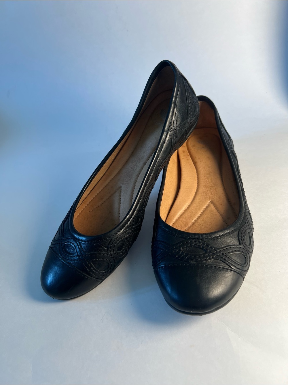 Nurture Women's Black Leather Comfort Slip-On Flats Round Toe Stitching US 7.5